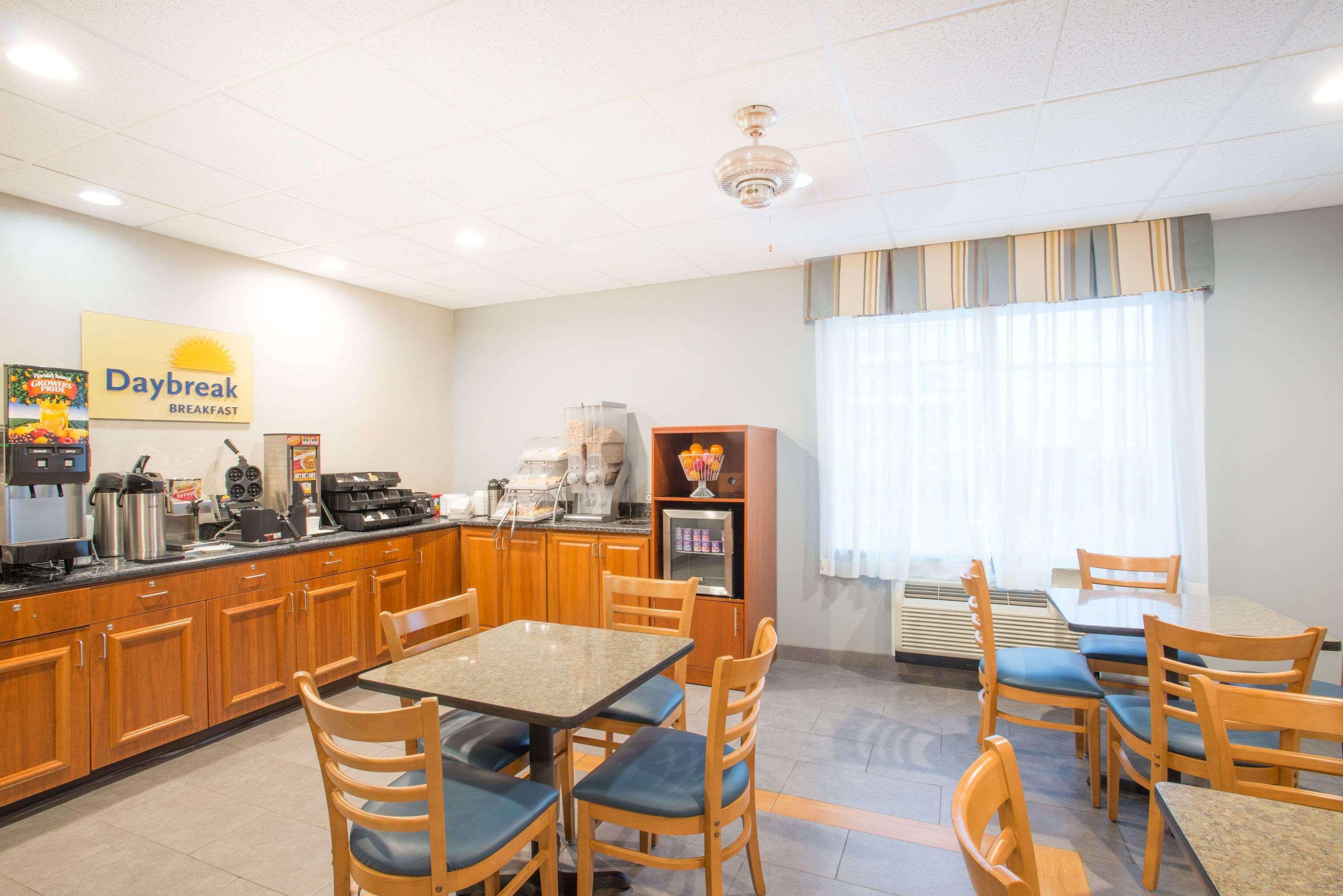 Days Inn By Wyndham Watertown Fort Drum Evans Mills Екстер'єр фото