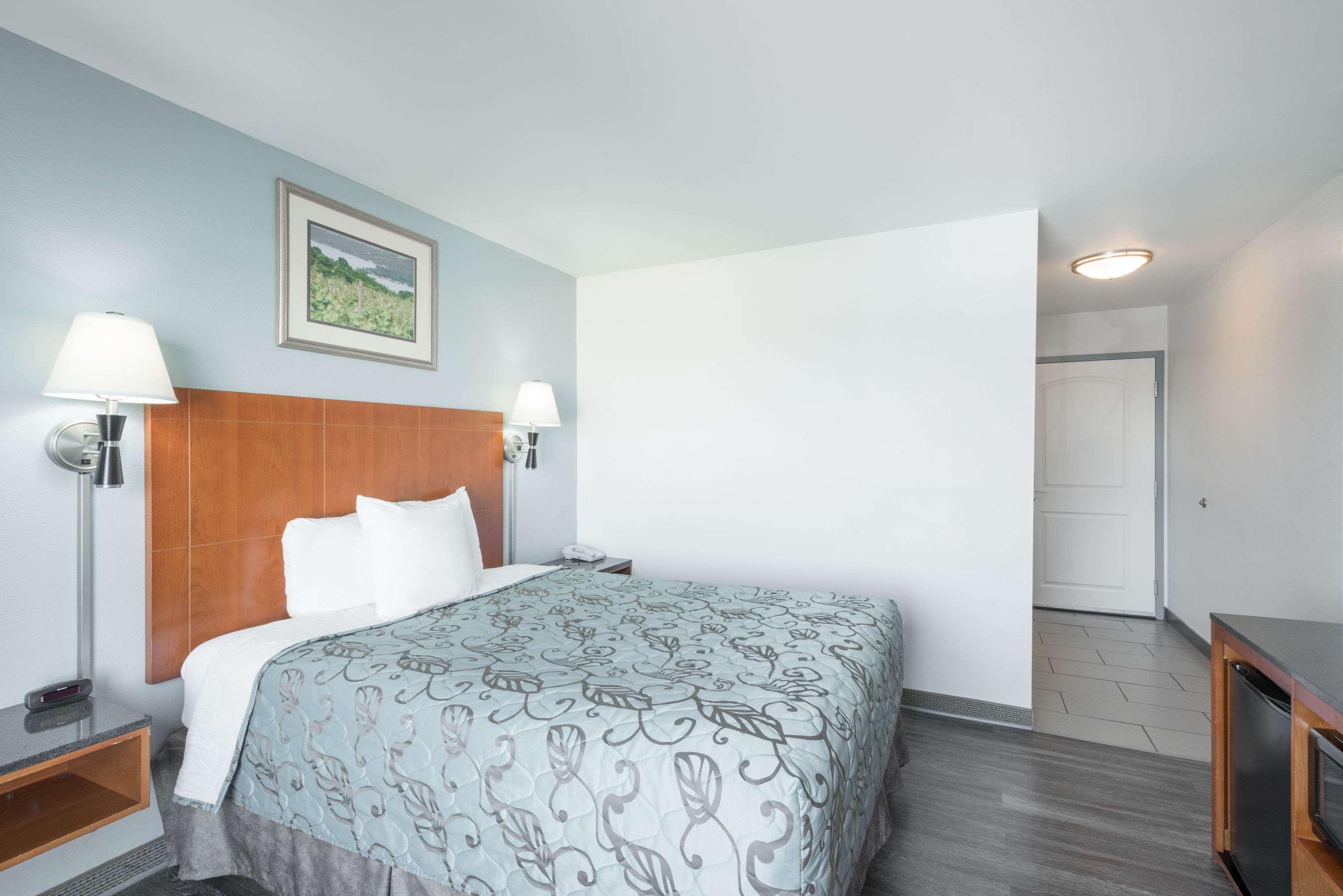 Days Inn By Wyndham Watertown Fort Drum Evans Mills Екстер'єр фото